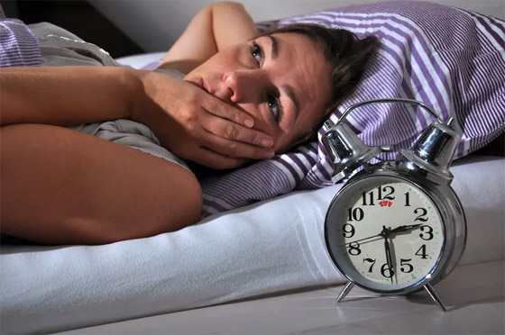 مفاجأة عكس الاعتقاد الشائع.. الاستيقاظ من النوم ليلا أمر طبيعي تماما! صورة رقم 1