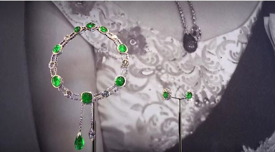 صور :عرض مجوهرات الملكة إليزابيث في قصر بكنجهام صورة رقم 5