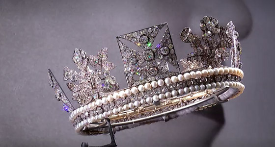 صور :عرض مجوهرات الملكة إليزابيث في قصر بكنجهام صورة رقم 6