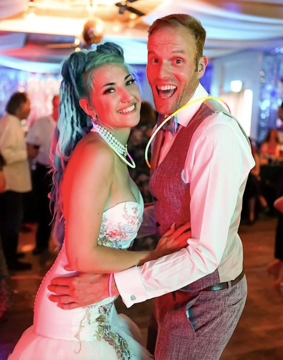 حفل زفاف مستوحى من فيلم سينمائي ! صورة رقم 3