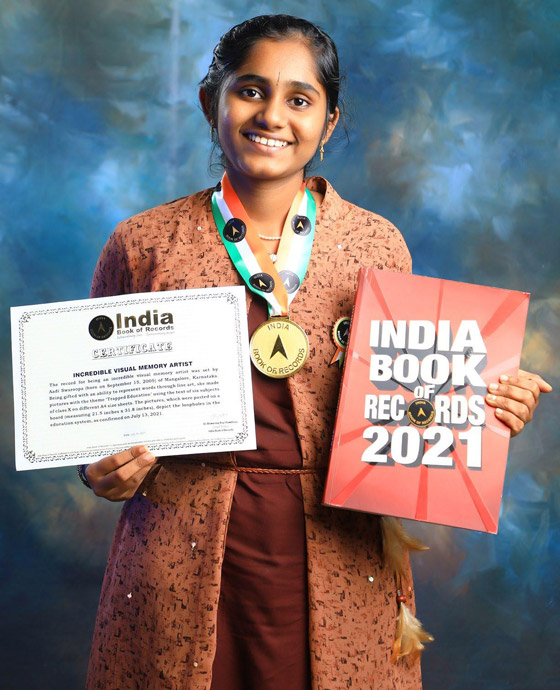 تكتب بكلتا اليدين.. فتاة هندية تبهر متابعيها بقدراتها الكتابية الخارقة! فيديو صورة رقم 2