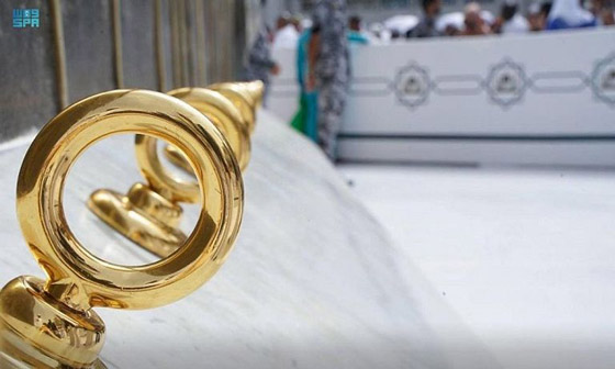 صور :كسوة الكعبة.. الجدران تتزين بالذهب استعدادا للاستبدال صورة رقم 5