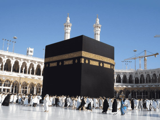 صور :كسوة الكعبة.. الجدران تتزين بالذهب استعدادا للاستبدال صورة رقم 7