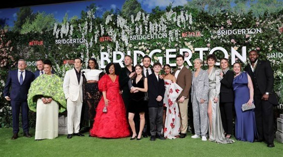 نتفليكس تقاضي منتجي مسرحية موسيقية مقتبسة من مسلسلها 