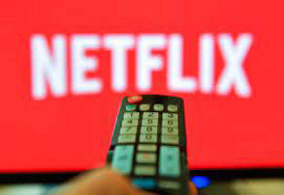 نتفليكس تقاضي منتجي مسرحية موسيقية مقتبسة من مسلسلها 