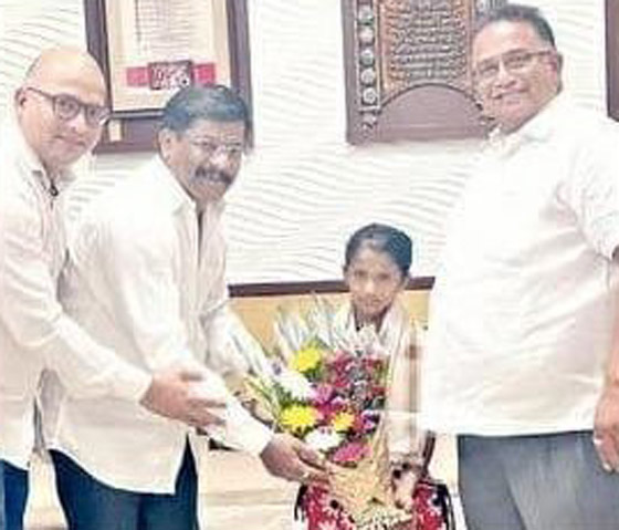 طفلة هندية تدخل موسوعة غينيس.. تزلجت تحت 20 سيارة بـ13 ثانية صورة رقم 8