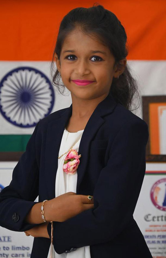 طفلة هندية تدخل موسوعة غينيس.. تزلجت تحت 20 سيارة بـ13 ثانية صورة رقم 10