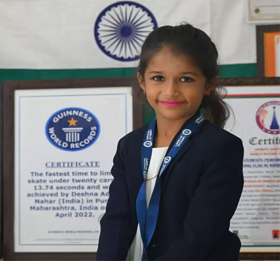 طفلة هندية تدخل موسوعة غينيس.. تزلجت تحت 20 سيارة بـ13 ثانية صورة رقم 6