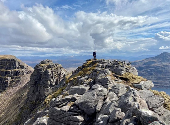 ثمانيني يتسلق مئات القمم في اسكوتلندا صورة رقم 7