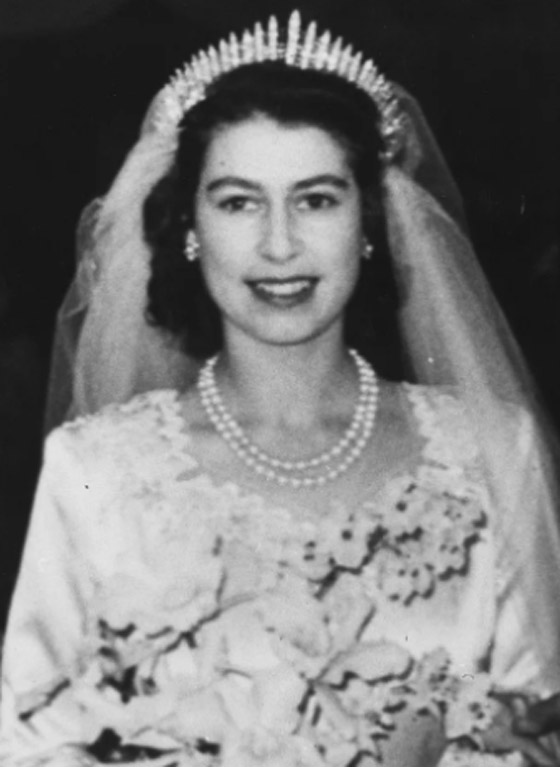 شاهد أجمل تيجان الزفاف الملكية عبر التاريخ.. 