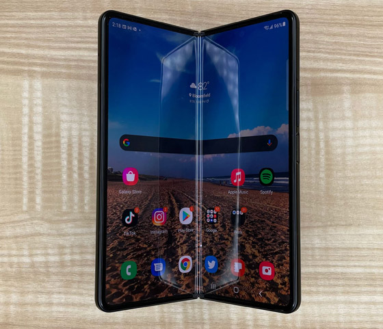 قابل للطي.. سامسونغ تكشف الستار عن أغلى هاتف لها! صورة رقم 5