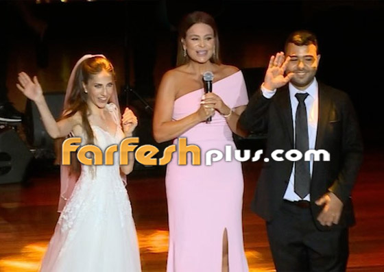 فيديو طريف: عروسان يفاجئان كارول سماحة على المسرح في حفلها الأخير صورة رقم 2 فيديو طريف: عروسان يفاجئان كارول سماحة على المسرح في حفلها الأخير صورة رقم 2