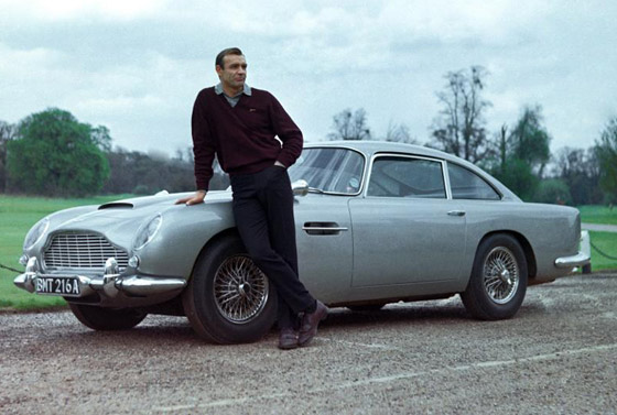 صور: مزاد يبيع سيارة استخدمها أول جيمس بوند وتطرد العدو بكبسة زر صورة رقم 1