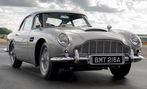 صور: مزاد يبيع سيارة استخدمها أول جيمس بوند وتطرد العدو بكبسة زر صورة رقم 3