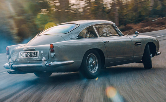 صور: مزاد يبيع سيارة استخدمها أول جيمس بوند وتطرد العدو بكبسة زر صورة رقم 6