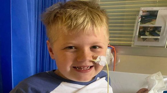 صور: إخراج وردة بلاستيكية من حنجرة طفل بعد 5 سنوات من المعاناة صورة رقم 2