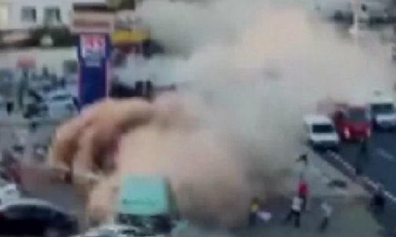 حادث دهس مرعب لشاحنة في تركيا قتلت 16 بعجلاتها وجرحت العشرات صورة رقم 11 حادث دهس مرعب لشاحنة في تركيا قتلت 16 بعجلاتها وجرحت العشرات صورة رقم 11