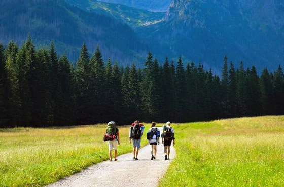 نصائح بسيطة مهمة لتكوين صداقات جديدة أثناء السفر صورة رقم 1