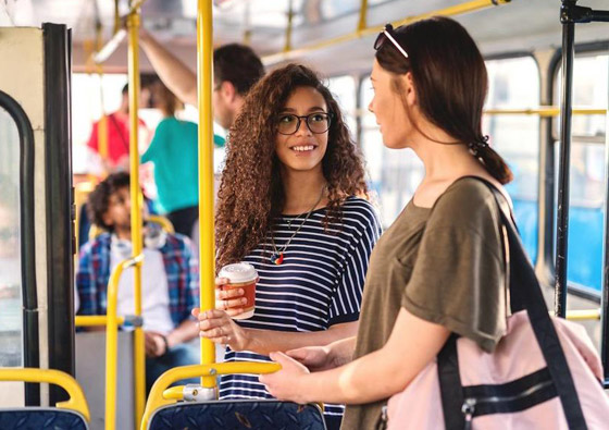 نصائح بسيطة مهمة لتكوين صداقات جديدة أثناء السفر صورة رقم 2