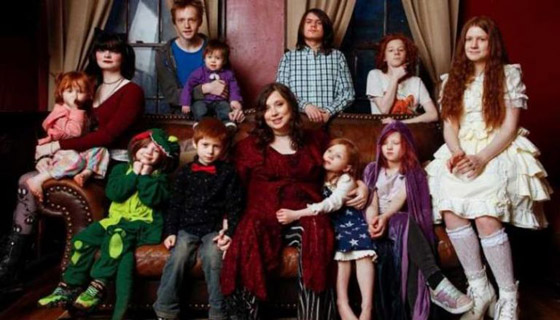 صور : لديها 12 طفلا وعمرها 37 عاما وتخطط للمزيد: حفيدي الأول في الطريق صورة رقم 1