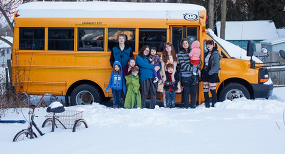 صور : لديها 12 طفلا وعمرها 37 عاما وتخطط للمزيد: حفيدي الأول في الطريق صورة رقم 3