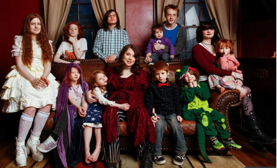 صور : لديها 12 طفلا وعمرها 37 عاما وتخطط للمزيد: حفيدي الأول في الطريق صورة رقم 5