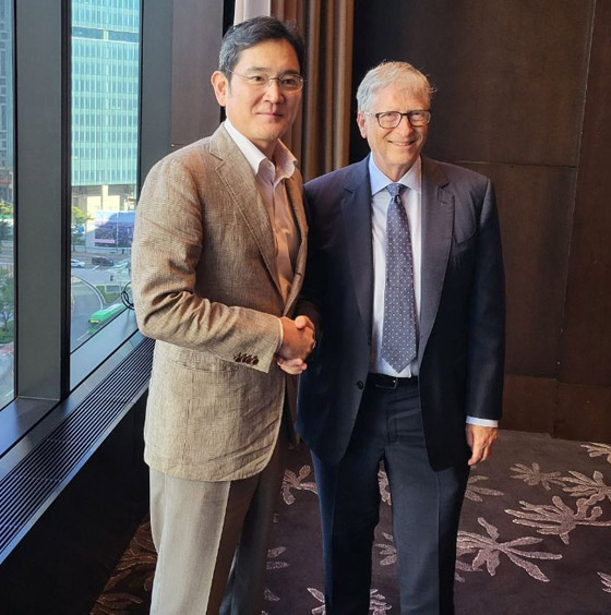 مرحاض سحري ينقي المياه والمجارير.. مفاجأة من الملياردير بيل غيتس صورة رقم 1