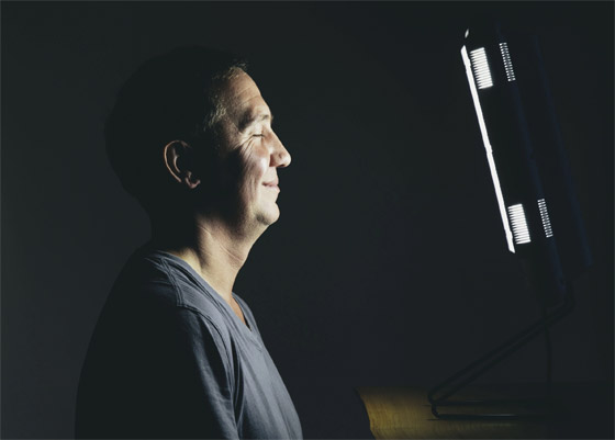 الوقوف على لوح مسامير لعلاج الألم! إليكم أغرب طرق العلاج النفسي الحديث صورة رقم 1