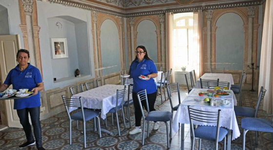 بالصور: أول فندق فلسطيني طاقمه من ذوي الاحتياجات الخاصة صورة رقم 2