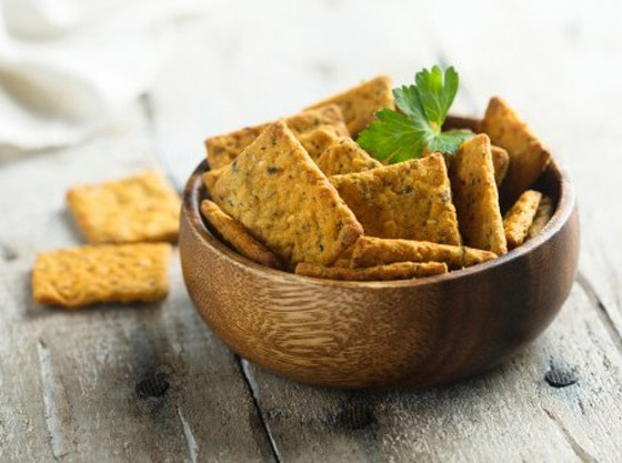 إليكم طريقة عمل كراكرز صحي.. سهل وطيب صورة رقم 1