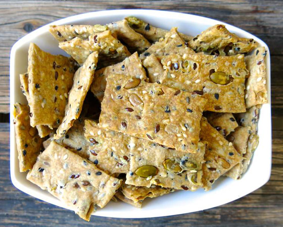 إليكم طريقة عمل كراكرز صحي.. سهل وطيب صورة رقم 5