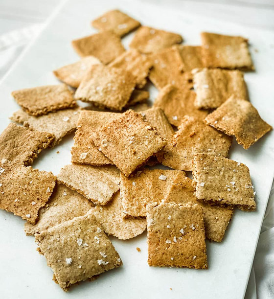 إليكم طريقة عمل كراكرز صحي.. سهل وطيب صورة رقم 3