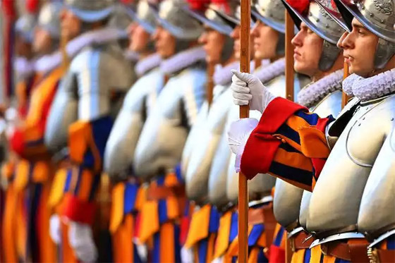 فرصة للعمل ضمن أصغر جيش بالعالم.. الفاتيكان يبحث عن 25 حارسا للبابا بشروط خاصة جدا صورة رقم 7 فرصة للعمل ضمن أصغر جيش بالعالم.. الفاتيكان يبحث عن 25 حارسا للبابا بشروط خاصة جدا صورة رقم 7