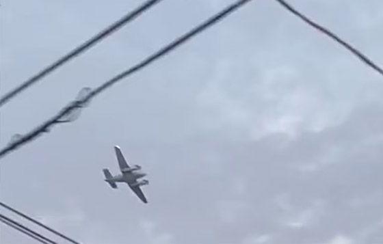 حلق بدوائر على ارتفاع منخفض.. قائد طائرة يُهدد بالاصطدام بمتجر بأمريكا صورة رقم 11 حلق بدوائر على ارتفاع منخفض.. قائد طائرة يُهدد بالاصطدام بمتجر بأمريكا صورة رقم 11
