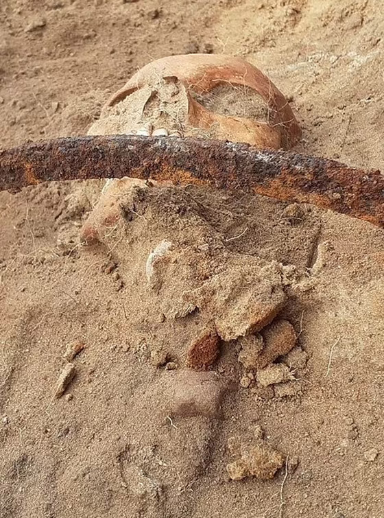اكتشاف هيكل عظمي لـ اكتشاف هيكل عظمي لـ