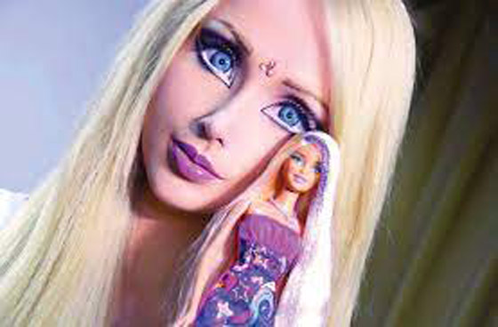 أغرب الأشياء بالعالم: أم بالغة من العُمر 5 سنوات ودجاجة تعيش دون رأس صورة رقم 8