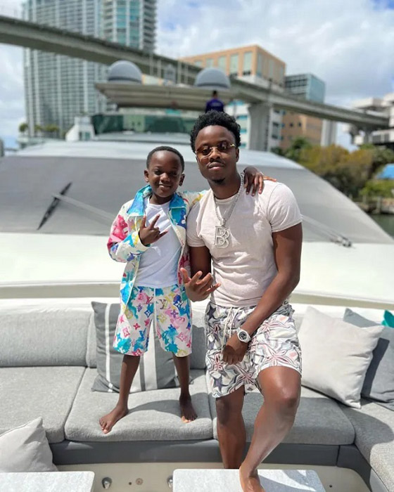 طفل يكسب 5 ملايين دولار من الراب بعمر 9 أعوام صورة رقم 7