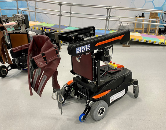 ابتكار روبوت جديد يساعد كبار السن.. 