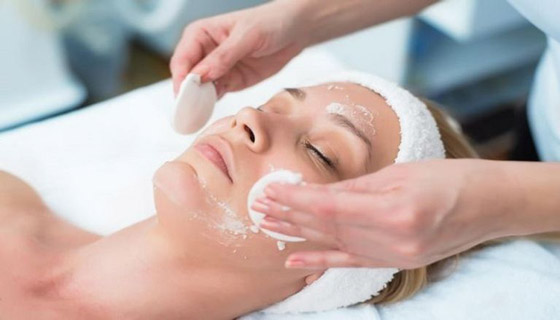 التقشير مفتاح جمال البشرة.. حالة وحيدة تمنع استخدامه صورة رقم 3