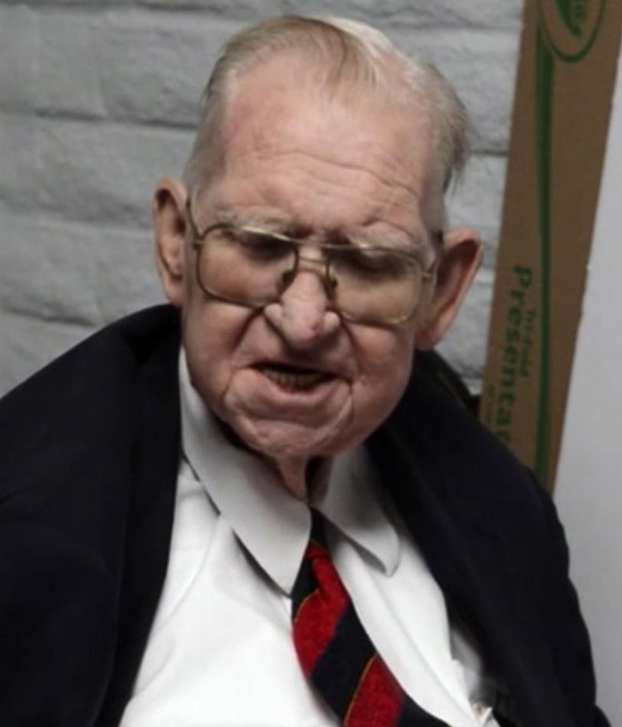 يشبهوننا كثيرا لكن أقصر.. عالم بـ