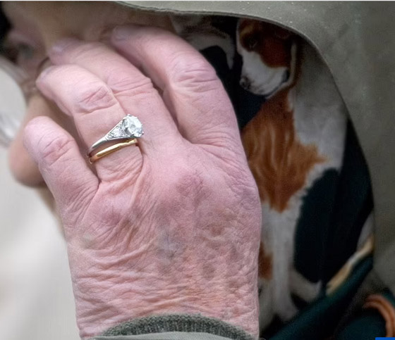 مجوهرات تصحب الملكة إليزابيث إلى قبرها.. قطعتان فقط صورة رقم 2