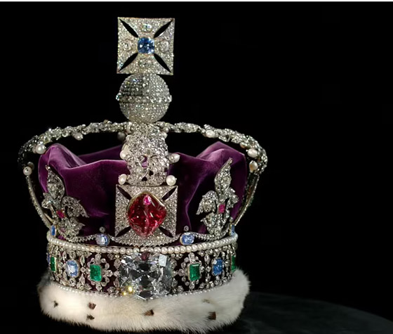 مجوهرات تصحب الملكة إليزابيث إلى قبرها.. قطعتان فقط صورة رقم 3