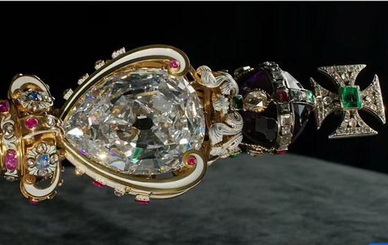 مجوهرات تصحب الملكة إليزابيث إلى قبرها.. قطعتان فقط صورة رقم 6