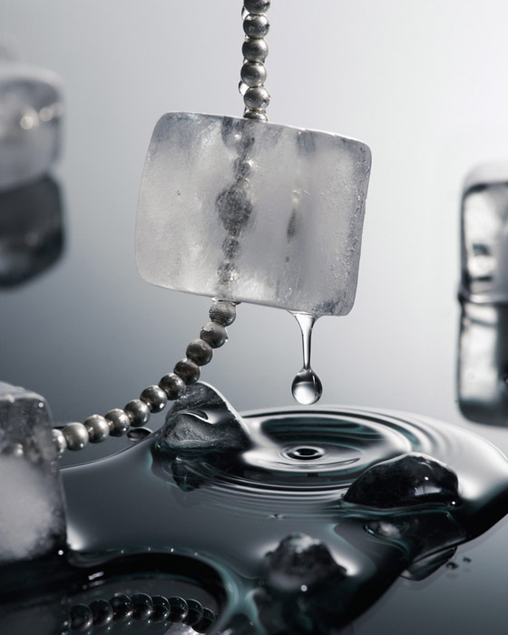 تذوب بـ30 دقيقة! سعودية تساهم بتصميم قلادة من مكعبات الثلج لمحاربة الحر صورة رقم 6 تذوب بـ30 دقيقة! سعودية تساهم بتصميم قلادة من مكعبات الثلج لمحاربة الحر صورة رقم 6