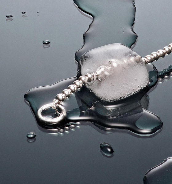 تذوب بـ30 دقيقة! سعودية تساهم بتصميم قلادة من مكعبات الثلج لمحاربة الحر صورة رقم 11 تذوب بـ30 دقيقة! سعودية تساهم بتصميم قلادة من مكعبات الثلج لمحاربة الحر صورة رقم 11