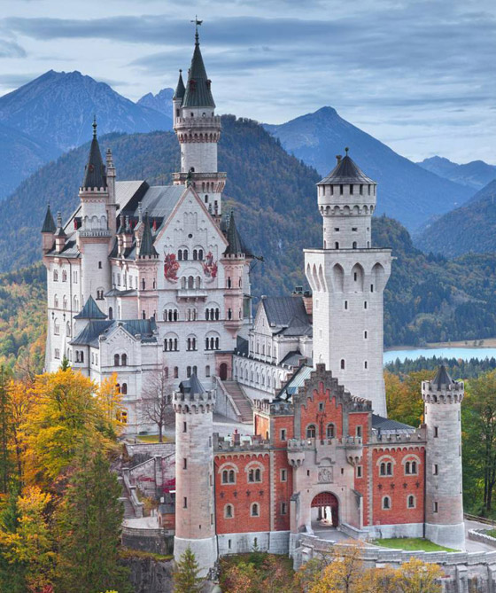 تستلهم منها ديزني تصميم قلاعها.. رحلة إلى أجمل 10 قلاع في العالم صورة رقم 2 تستلهم منها ديزني تصميم قلاعها.. رحلة إلى أجمل 10 قلاع في العالم صورة رقم 2