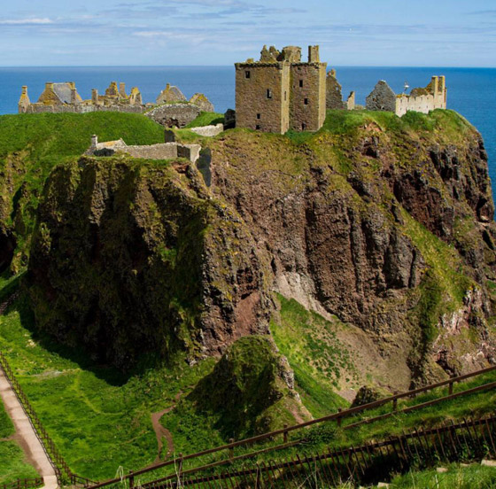 تستلهم منها ديزني تصميم قلاعها.. رحلة إلى أجمل 10 قلاع في العالم صورة رقم 9 تستلهم منها ديزني تصميم قلاعها.. رحلة إلى أجمل 10 قلاع في العالم صورة رقم 9