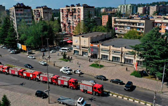 فيديو: مسلح يحتجز رهائن في بنك في جورجيا مطالبا بمليوني دولار صورة رقم 2 فيديو: مسلح يحتجز رهائن في بنك في جورجيا مطالبا بمليوني دولار صورة رقم 2