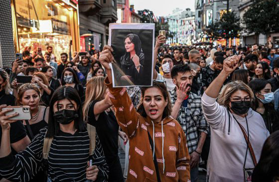 مهسا أميني: ثلاثة وجوه من الاحتجاجات الدامية في إيران صورة رقم 10 مهسا أميني: ثلاثة وجوه من الاحتجاجات الدامية في إيران صورة رقم 10