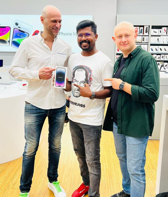 رجل هندي يسافر لدبي لشراء آيفون 14 الجديد قبل طرحه بساعات في بلاده صورة رقم 3
